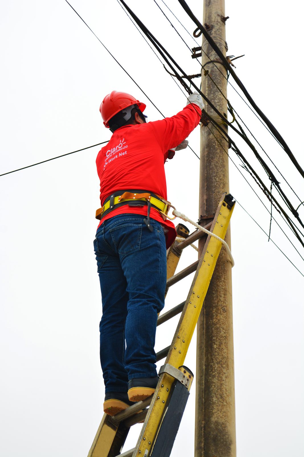 Trabajo en planta externa de telecomunicaciones