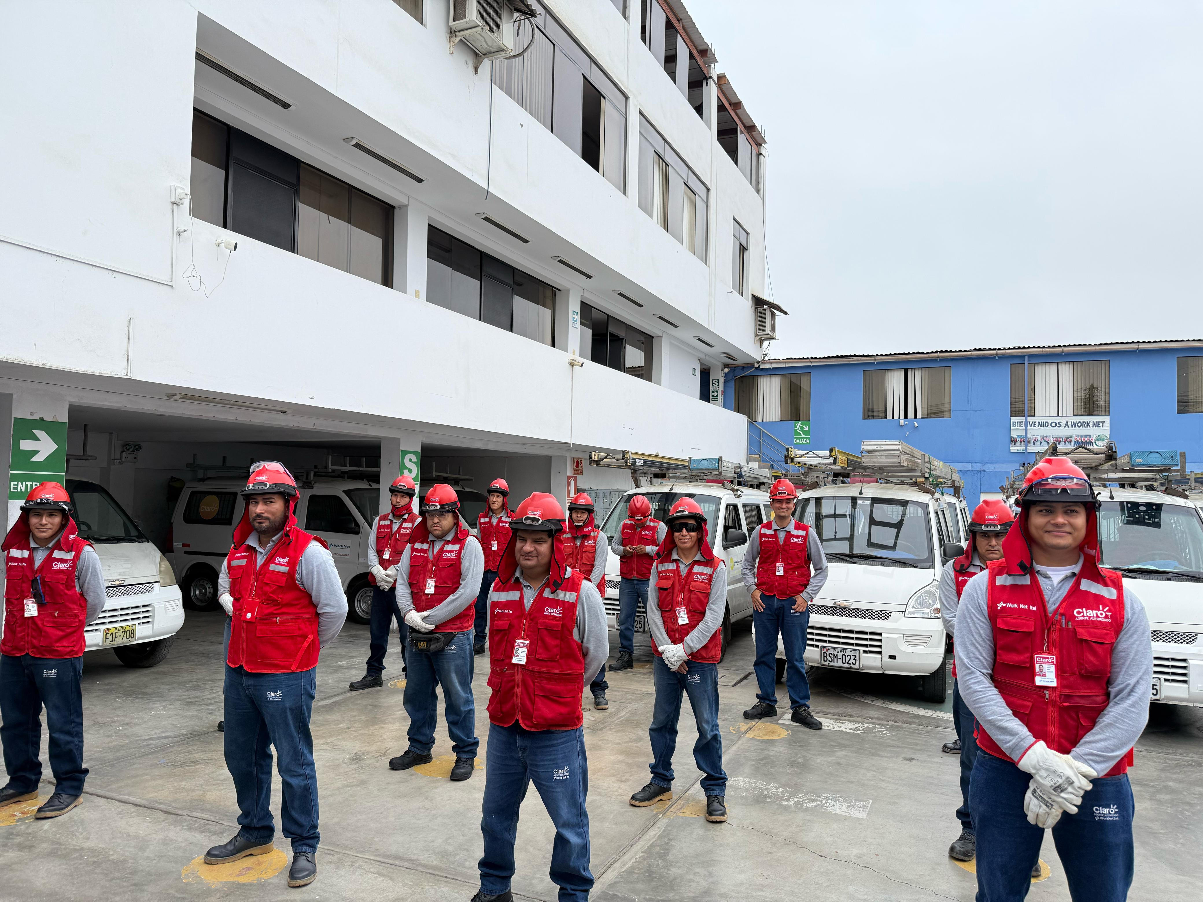 Cuadrilla técnica de Work Net S.A. certificada en planta externa